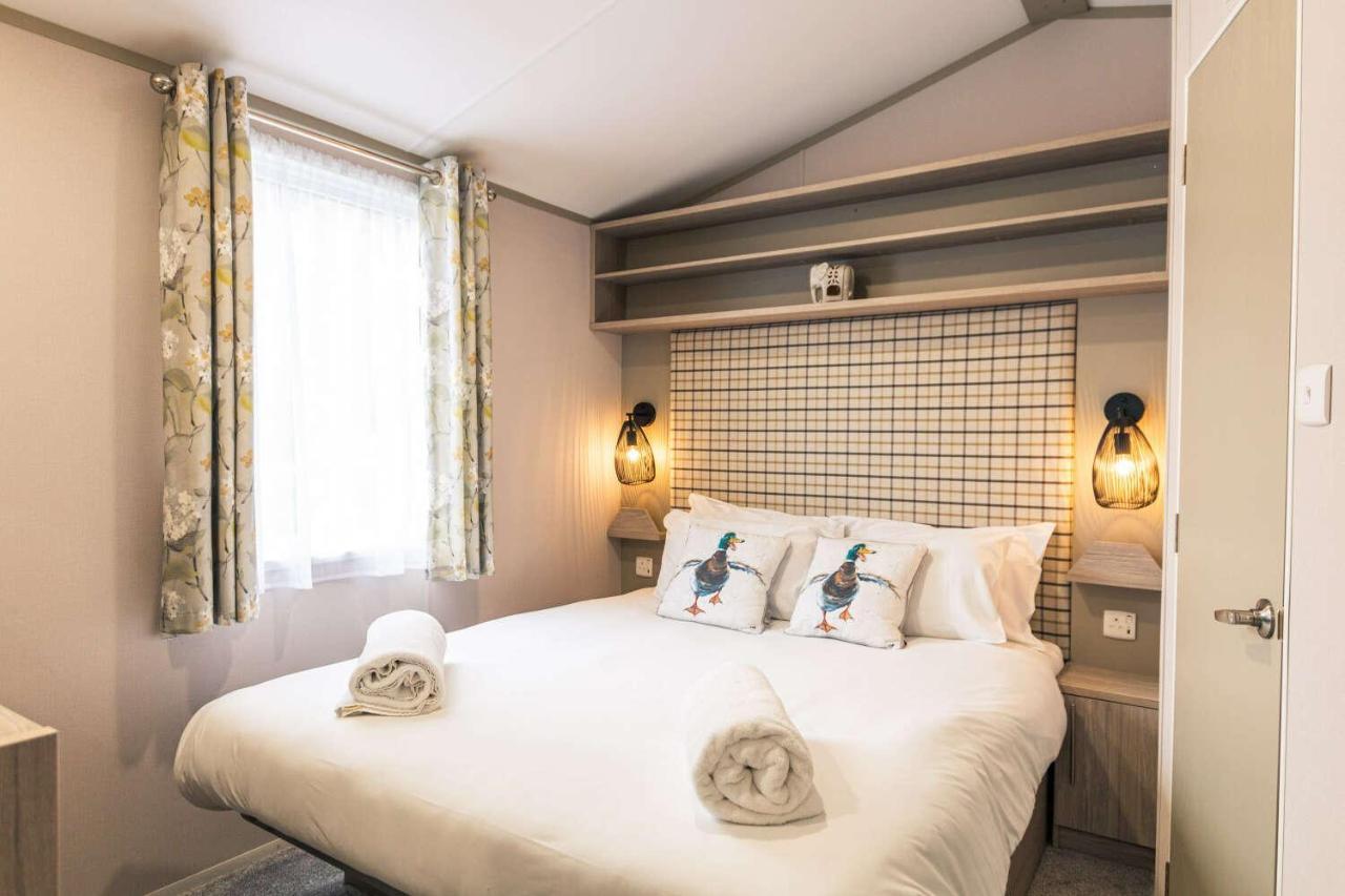 Yew Tree With Hot Tub Lodge York